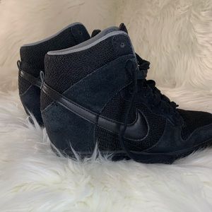 NIKE SKY DUNK *RARE*  (Blackout Sz 6.5)